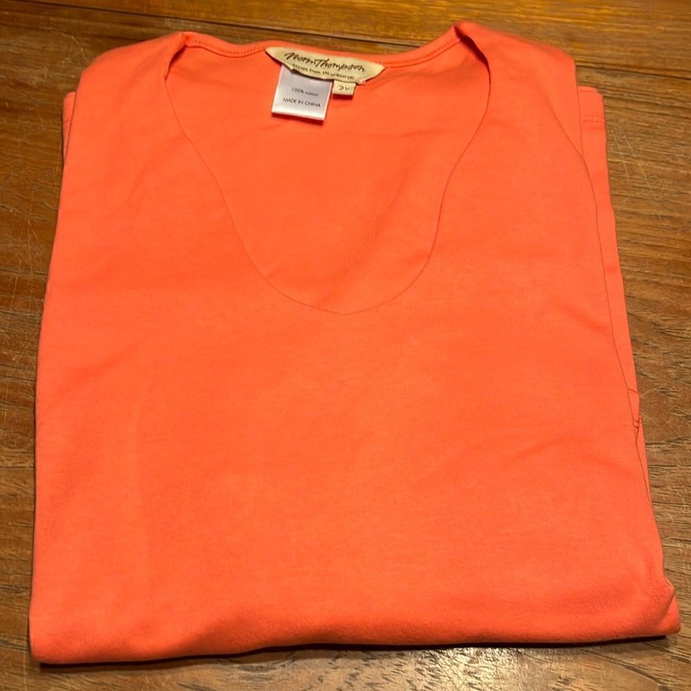 Norm Thompson v-neck top‎ - Picture 2 of 5